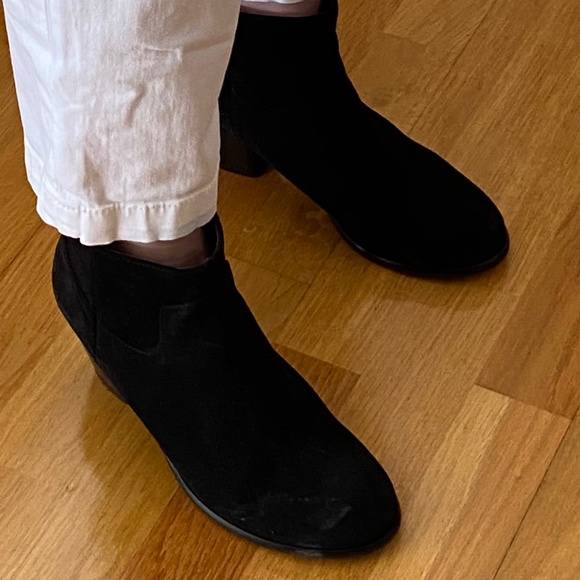 Garnet Hill Bootie, 8.5, Black suede - Picture 3 of 8